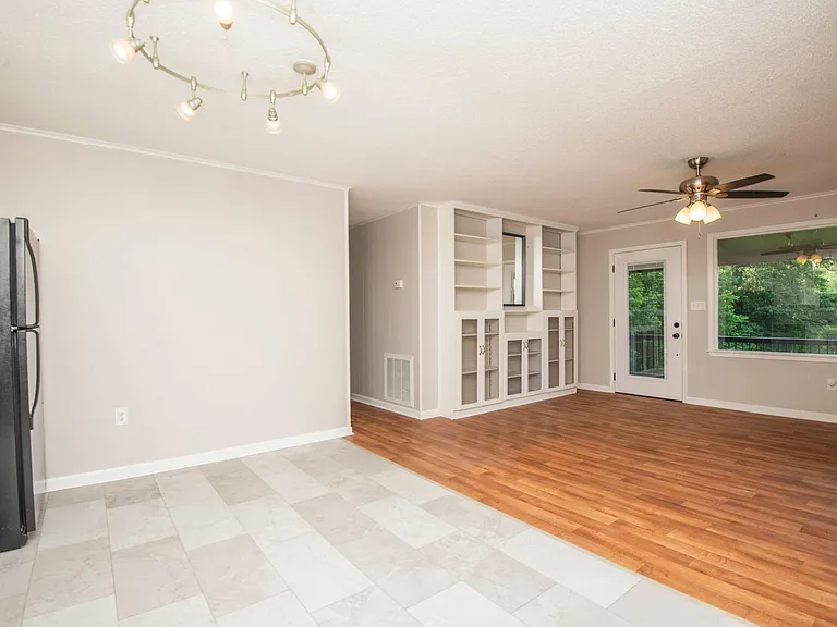 136 Harrison Ln — Photo 21