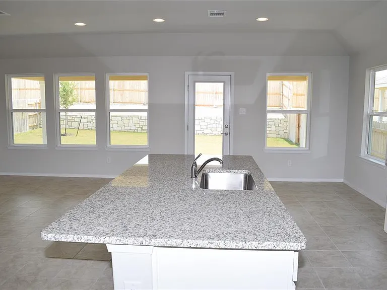 208 Shugart St — Photo 11