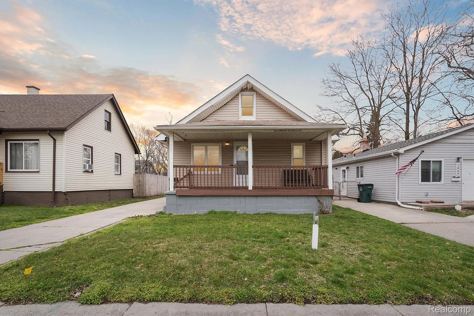 1421 E George Ave photo 1