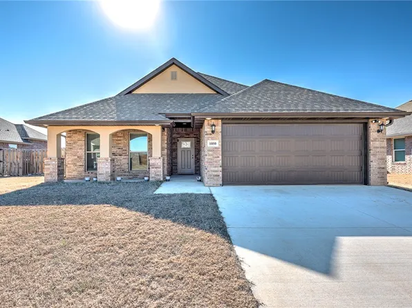 1050 Pink Lady Pl, Centerton, AR 72712