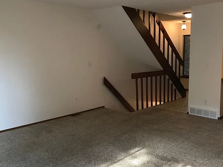 1513 Seneca Cir — Photo 6