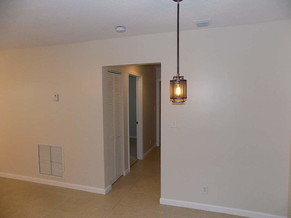 1st image of 120 N Lakeside Dr