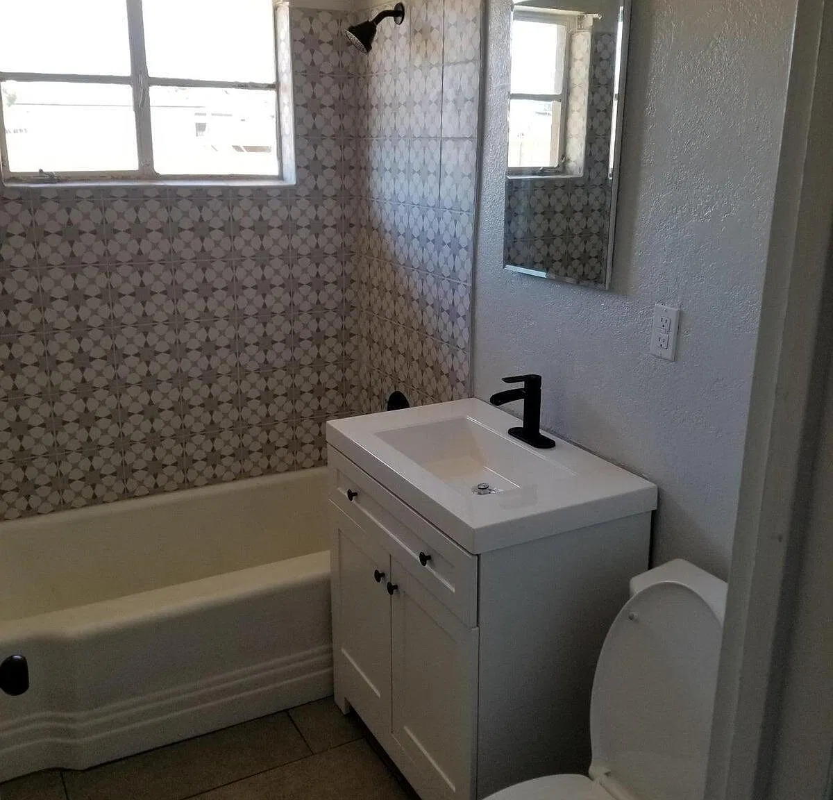 2 bed, 1.0 bath, 832 sqft, $1,999 — Photo 4