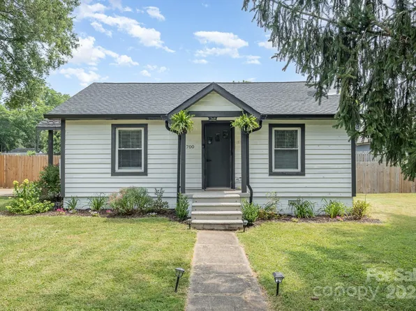 700 Perkins St, Lowell, NC 28098