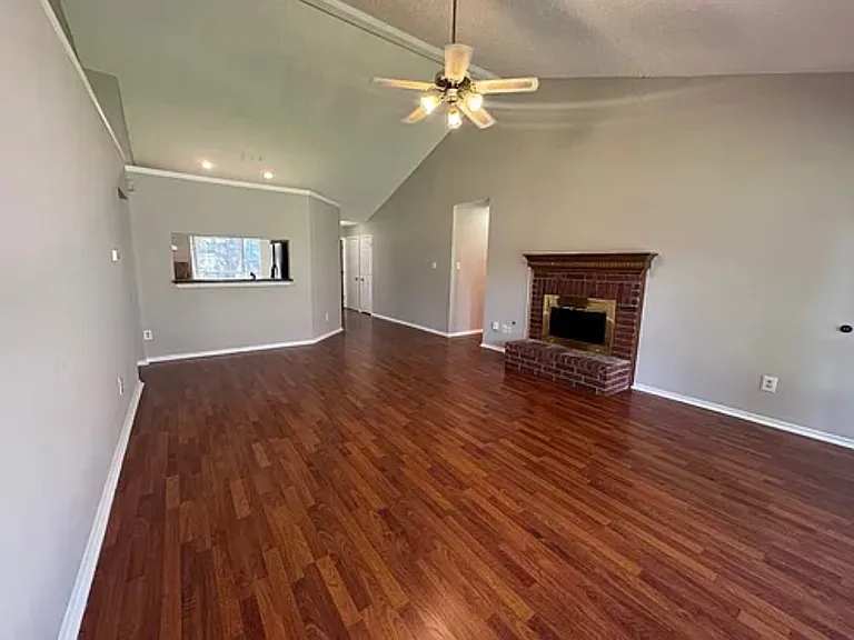 7416 Bear Lake Dr — Photo 3
