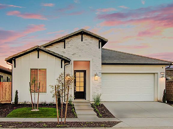 Annie Modern Farmhouse Exterior