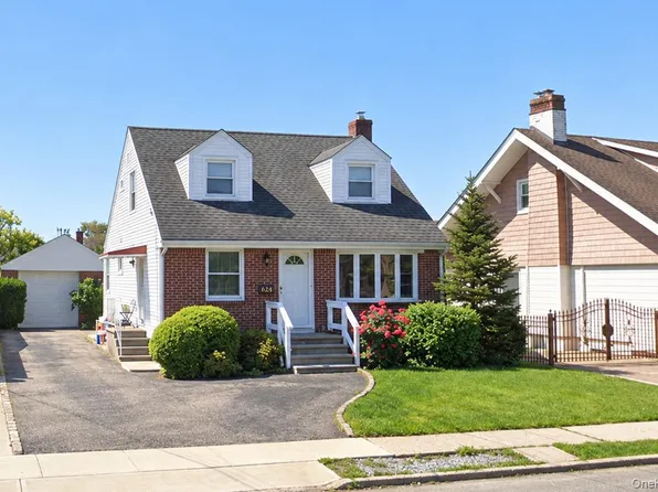 145 Westbury Avenue, Mineola, NY 11501