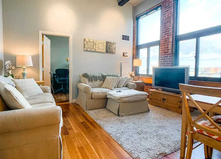 320 W 2nd St #404 — Photo 2