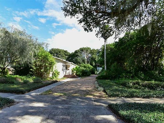 4th image of 1136 Oaks Blvd