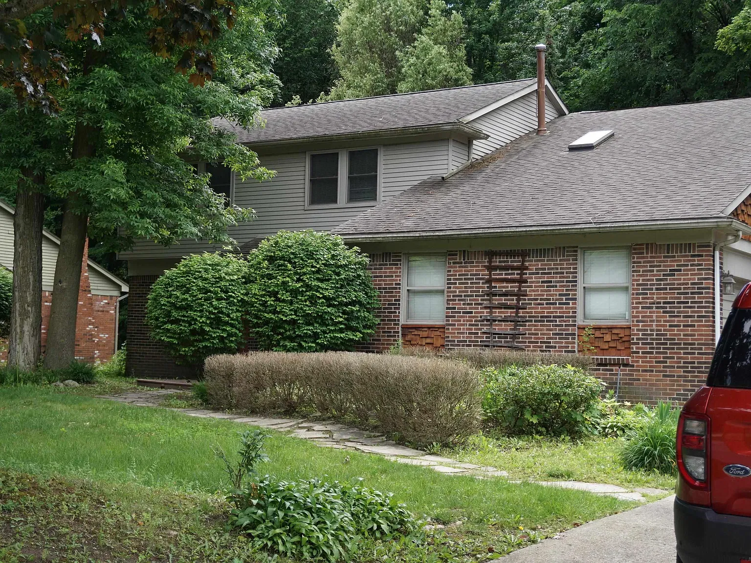4 bed, 3.5 bath, 2900 sqft, $2,995 — Photo 2