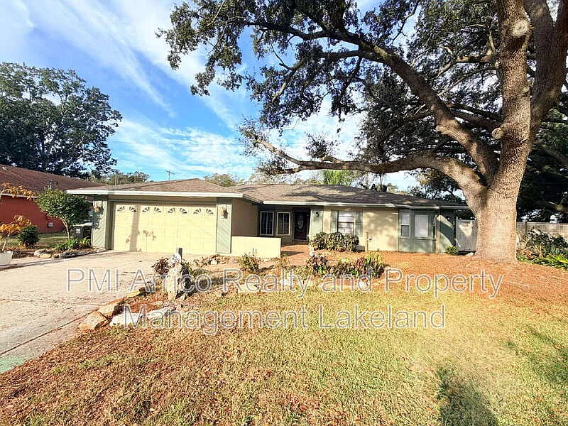 Building Photo - 222 Lakeview Dr