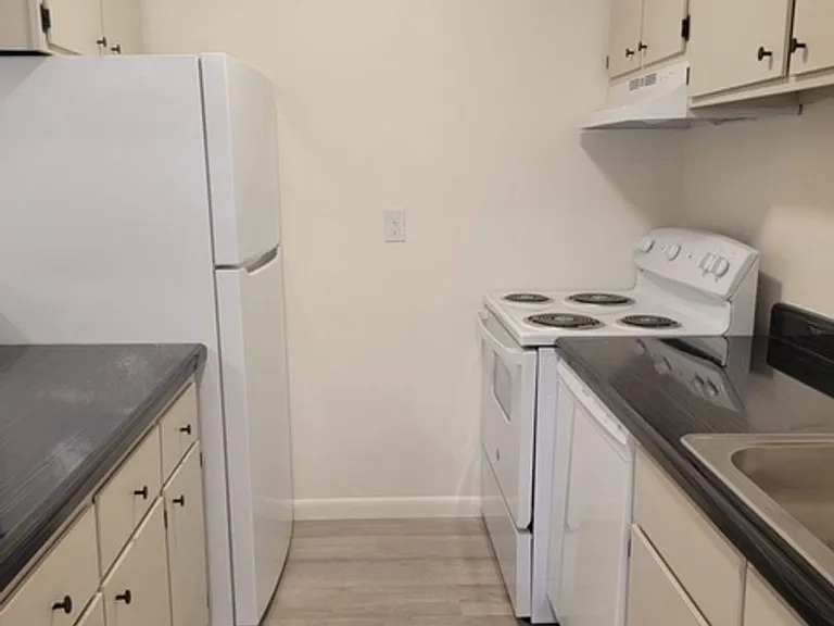 University Park Apartments near Cornell University — Photo 474