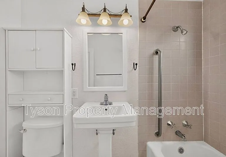 310 Truman St NE — Photo 22