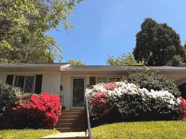 9235 E Parkhill Dr, Bethesda, MD 20814