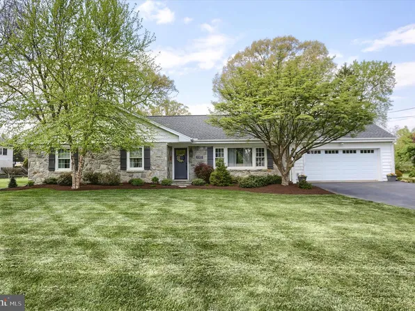 1365 Sunset Dr, Lancaster, PA 17601
