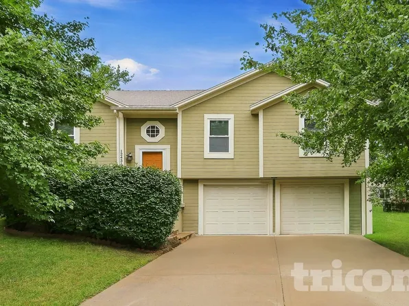 12431 S Parker Ter, Olathe, KS 66061
