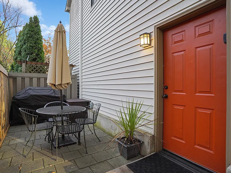 731 Elm St SW #A — Photo 9
