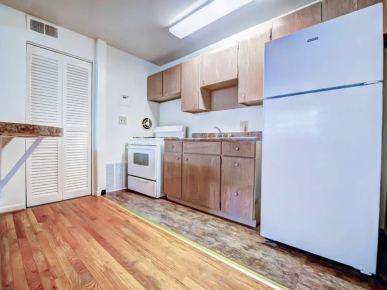 HIckory Heights Apartments — Photo 17