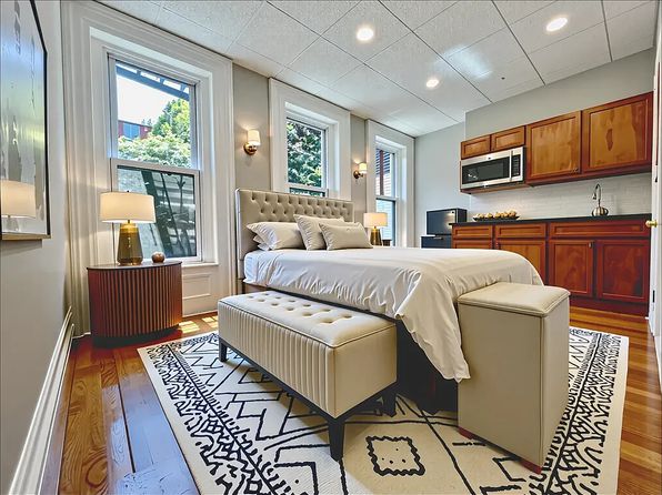 70 Pinckney St APT 2