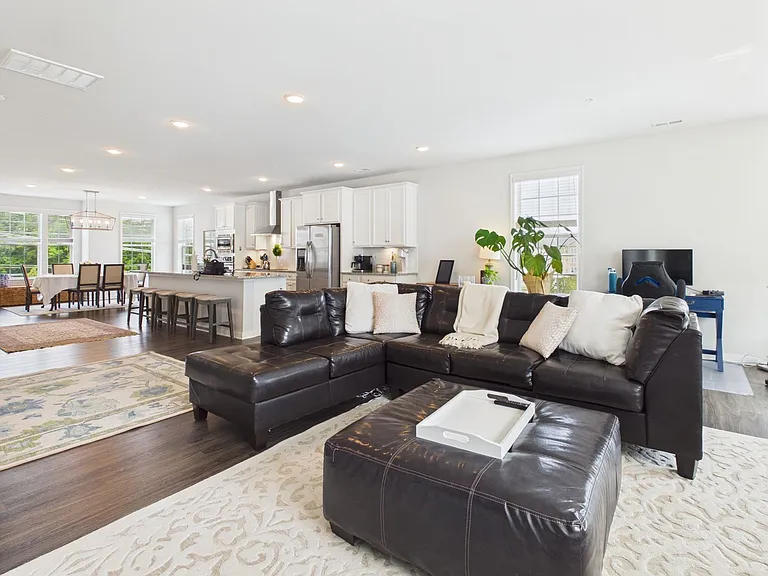 5931 Laurel Bed Ln #B — Photo 9