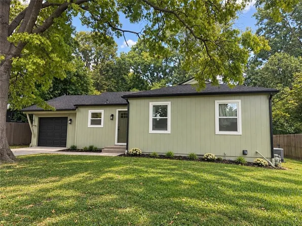 7907 Reinhardt Ln, Prairie Village, KS 66208