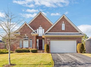 7434 Pine Vista Dr, Brighton, MI