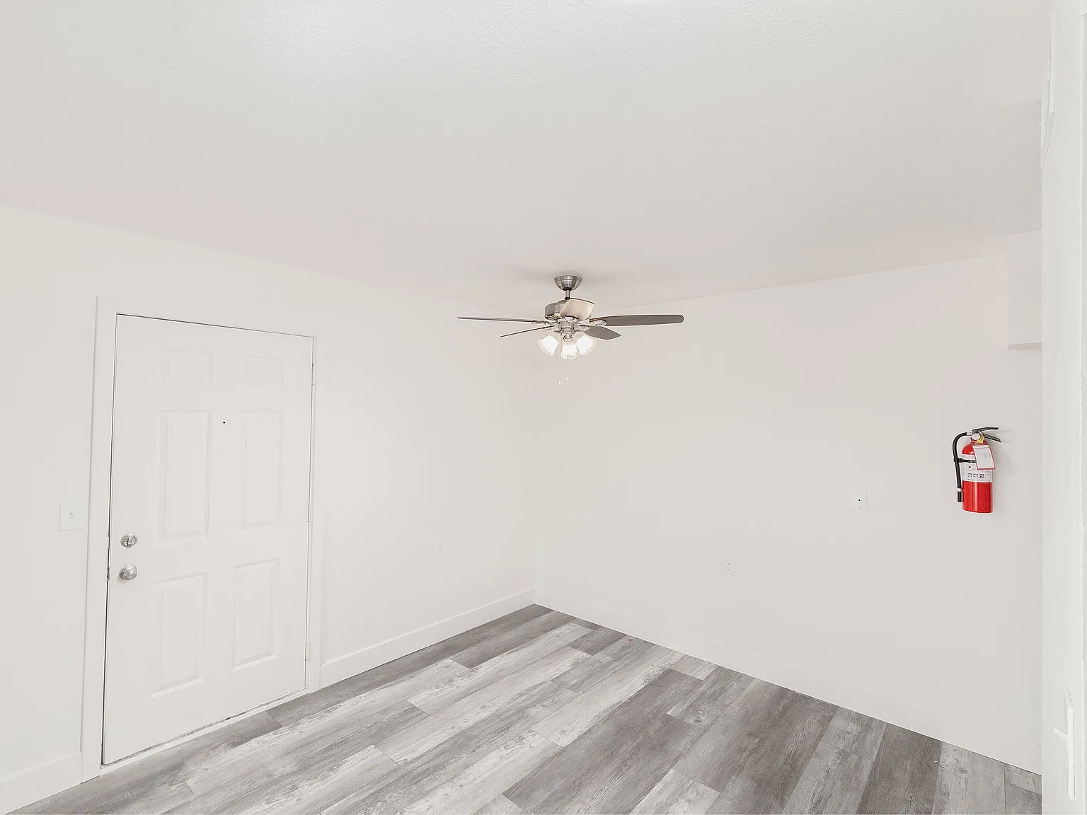 Lombard Heights Apartments — Photo 3
