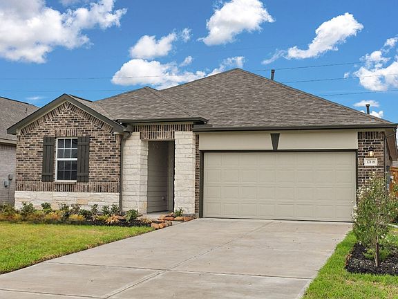 Welcome to 17118 Daylily Dune Way located in the community of Dellrose and zoned to Waller ISD.