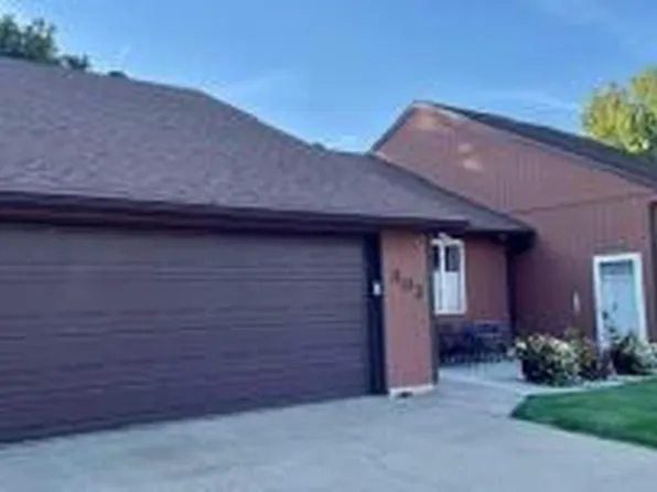 303 Summerwood Dr, Watertown, SD 57201