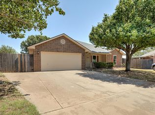 2137 NE 13th St, Moore, OK 73160