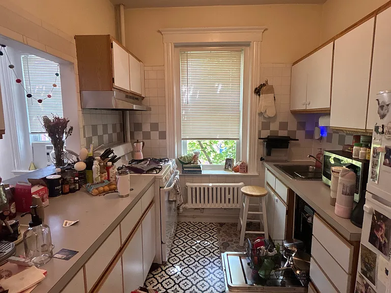 195 Strathmore Rd #4 — Photo 13