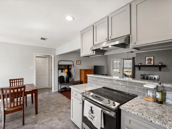 8401 Springbrook Ct, North Richland Hills, TX 76182