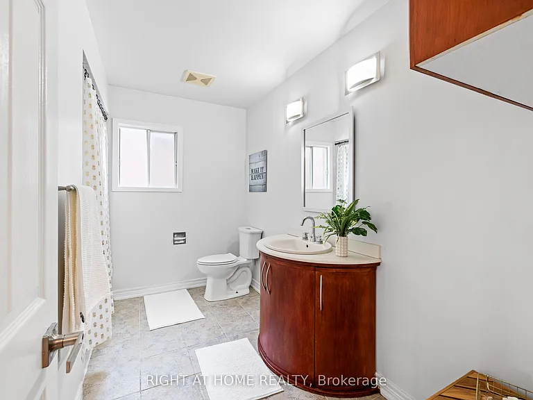 4469 Idlewilde Cres — Photo 27