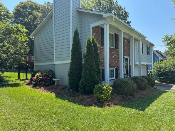 2121 Bishops Bridge Rd, Knoxville, TN 37922
