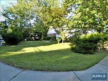 2nd image of 158 Knickerbocker Rd