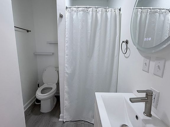 5th image of 504 E Franklin St #B