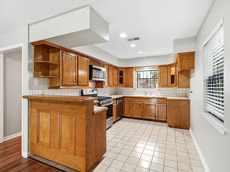 12903 Claygate Dr — Photo 7