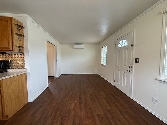 4th image of 1075 Pacific Ave