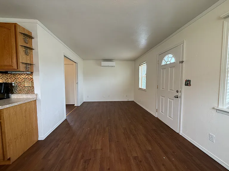 1075 Pacific Ave — Photo 4