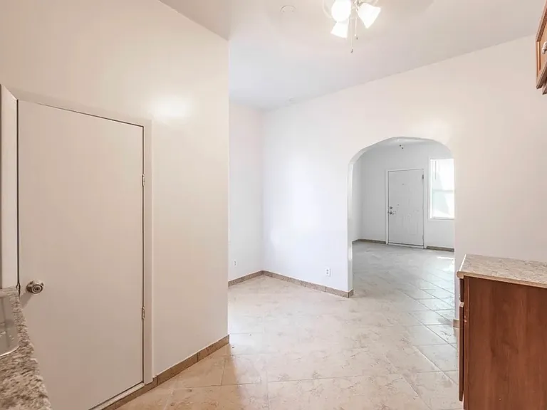 2752 S Kedvale Ave #2R — Photo 3