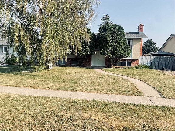 2nd image of 36 Park Meadows Blvd N