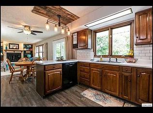 820 Cottage Pl, Dubuque, IA 52001