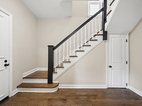 5th image of 909 N Lockwood Ave
