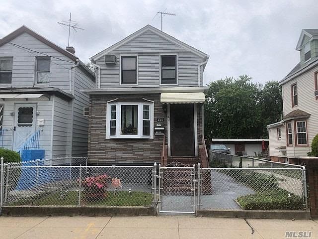 1st image of 1000 E 93rd St