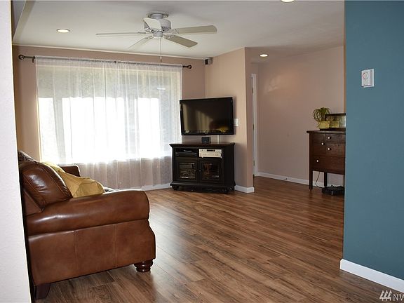 5th image of 3080 NE 72nd St