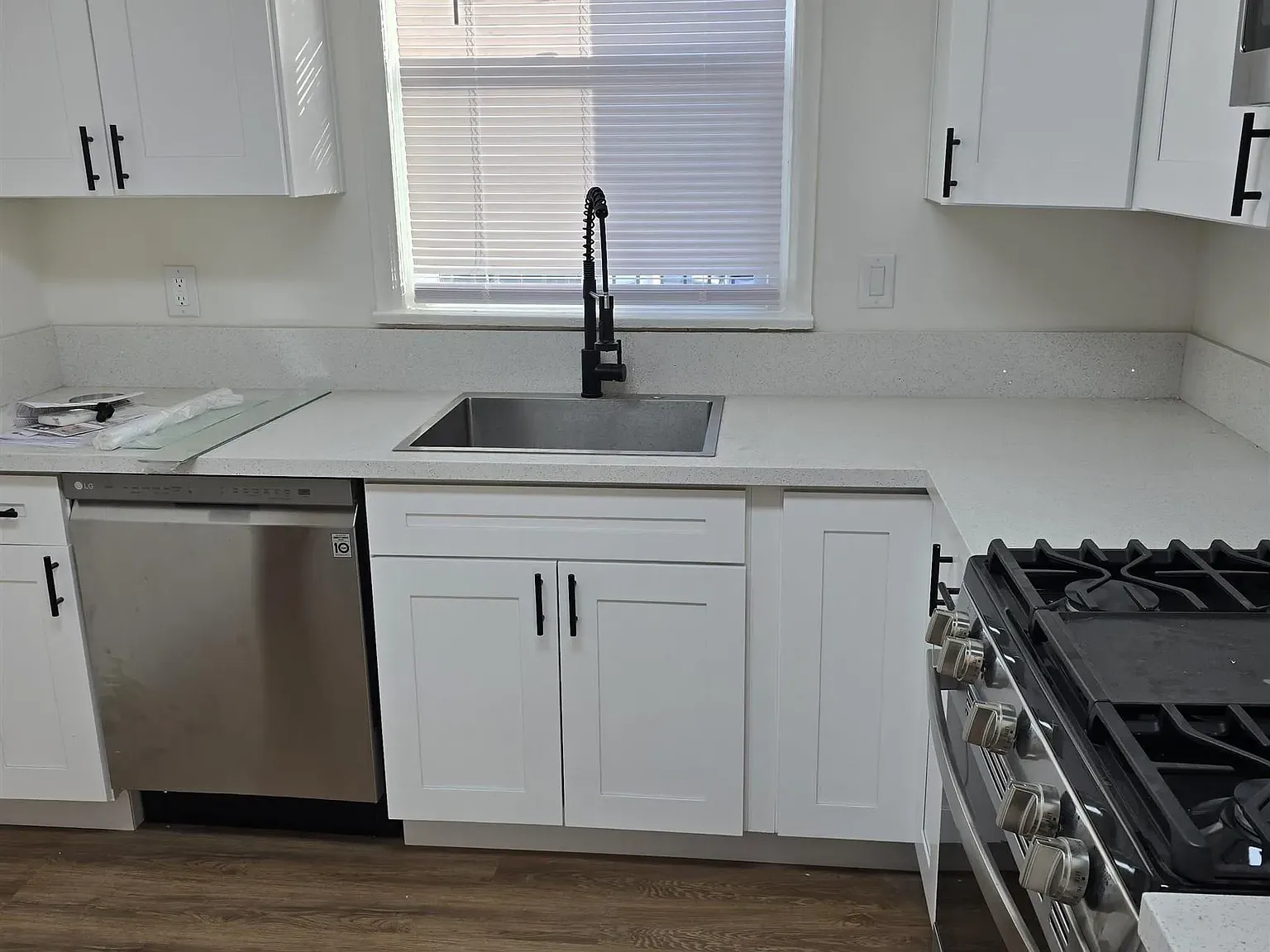 3 bed, 2.0 bath, 1287 sqft, $3,950 — Photo 3