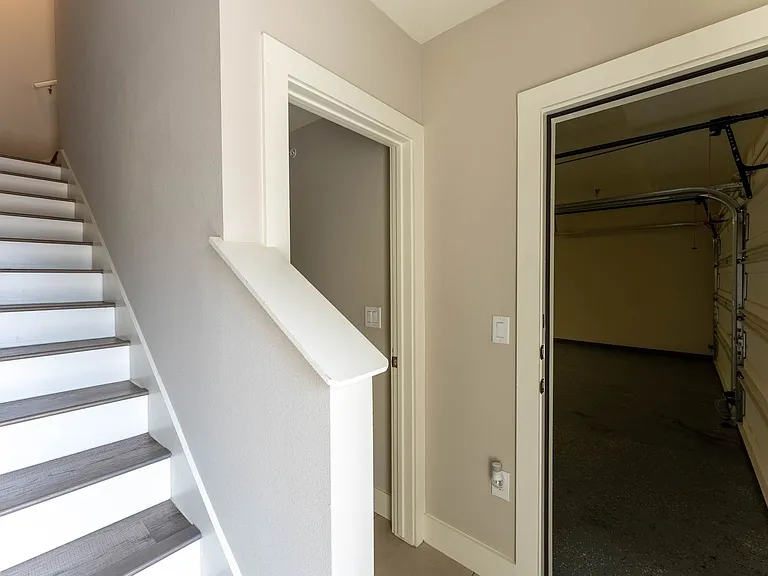 604 N Bluff Dr #127 — Photo 4