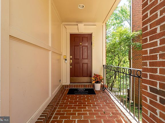 4th image of 2527 Gadsby Pl