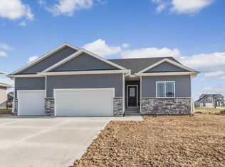 875 9th St, Waukee, IA 50263