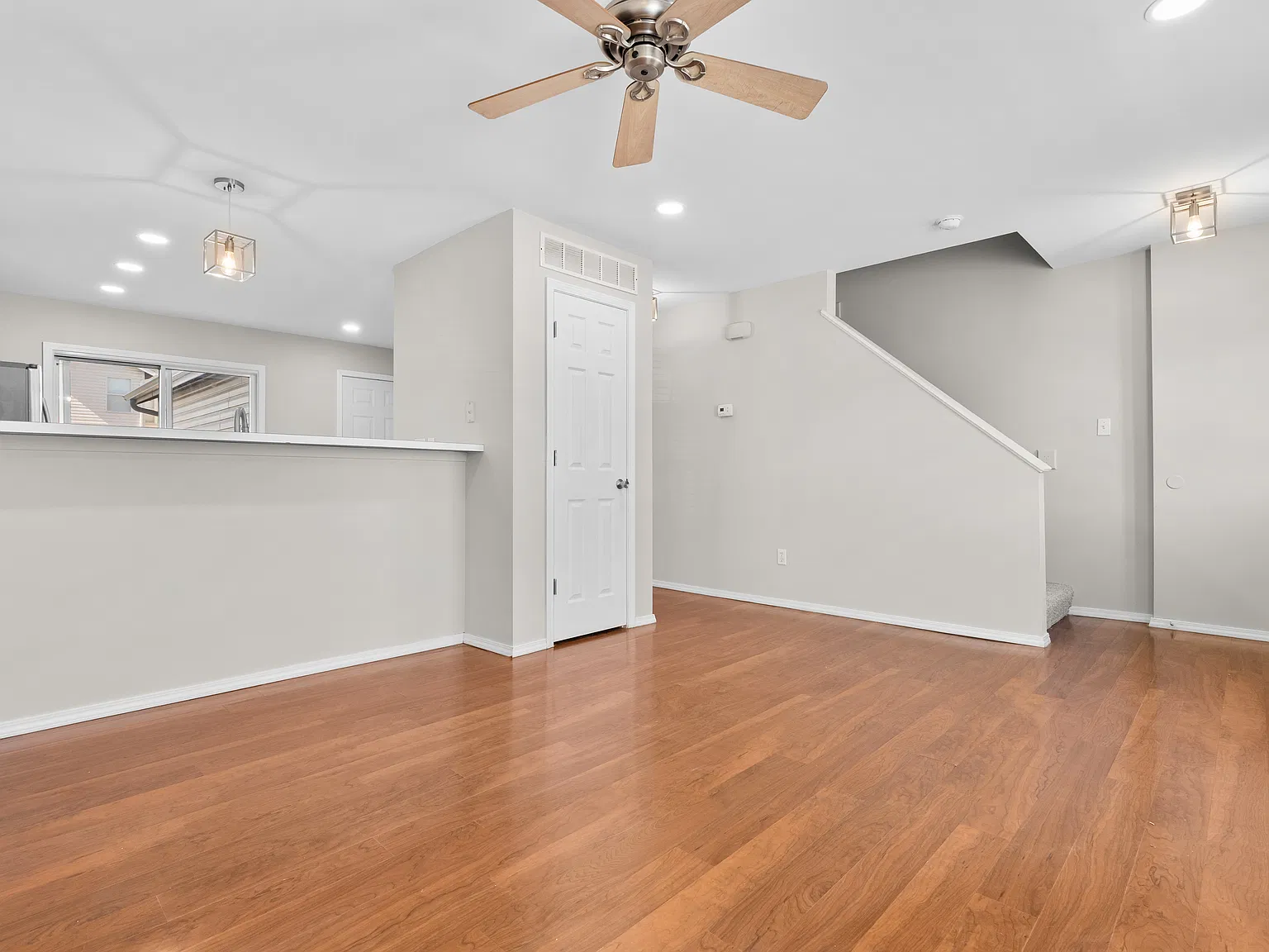 2 bed, 1260 sqft, $1,700 — Photo 4